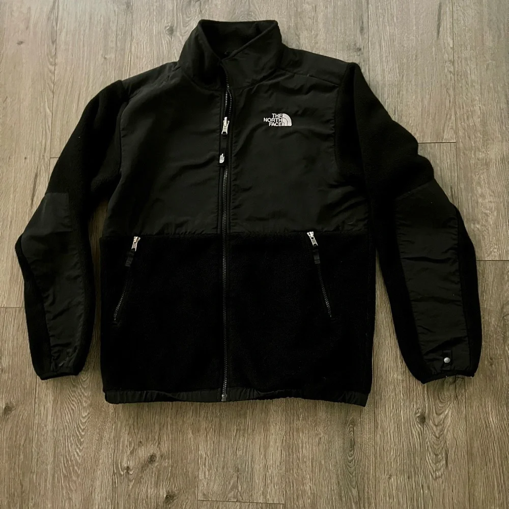 The North Face Youth Large Black Fleece Jacket Fits Men’s Small​​